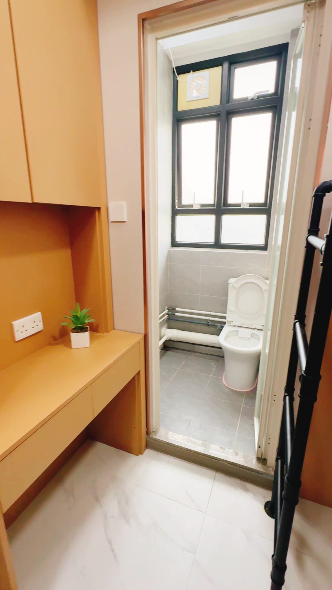 尖沙咀柯士甸道132-134号太极大楼7号房独卫单间-近地铁理工步行可达有书柜超大空间图5