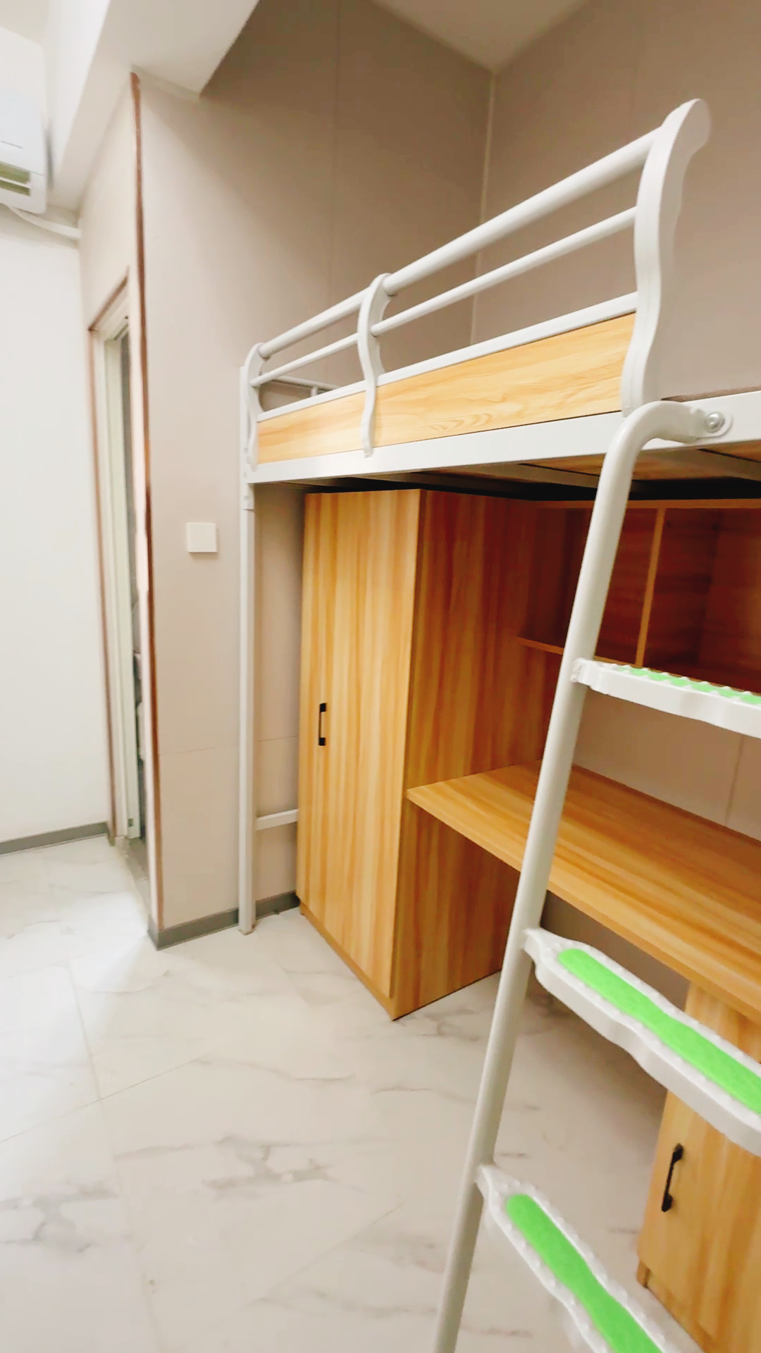 尖沙咀柯士甸道132-134号太极大楼7号房独卫单间-近地铁理工步行可达有书柜超大空间图6