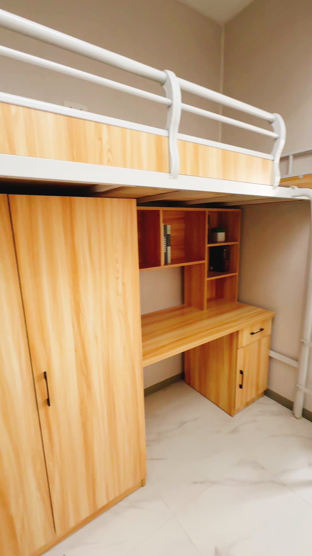 尖沙咀柯士甸道132-134号太极大楼7号房独卫单间-近地铁理工步行可达有书柜超大空间图8