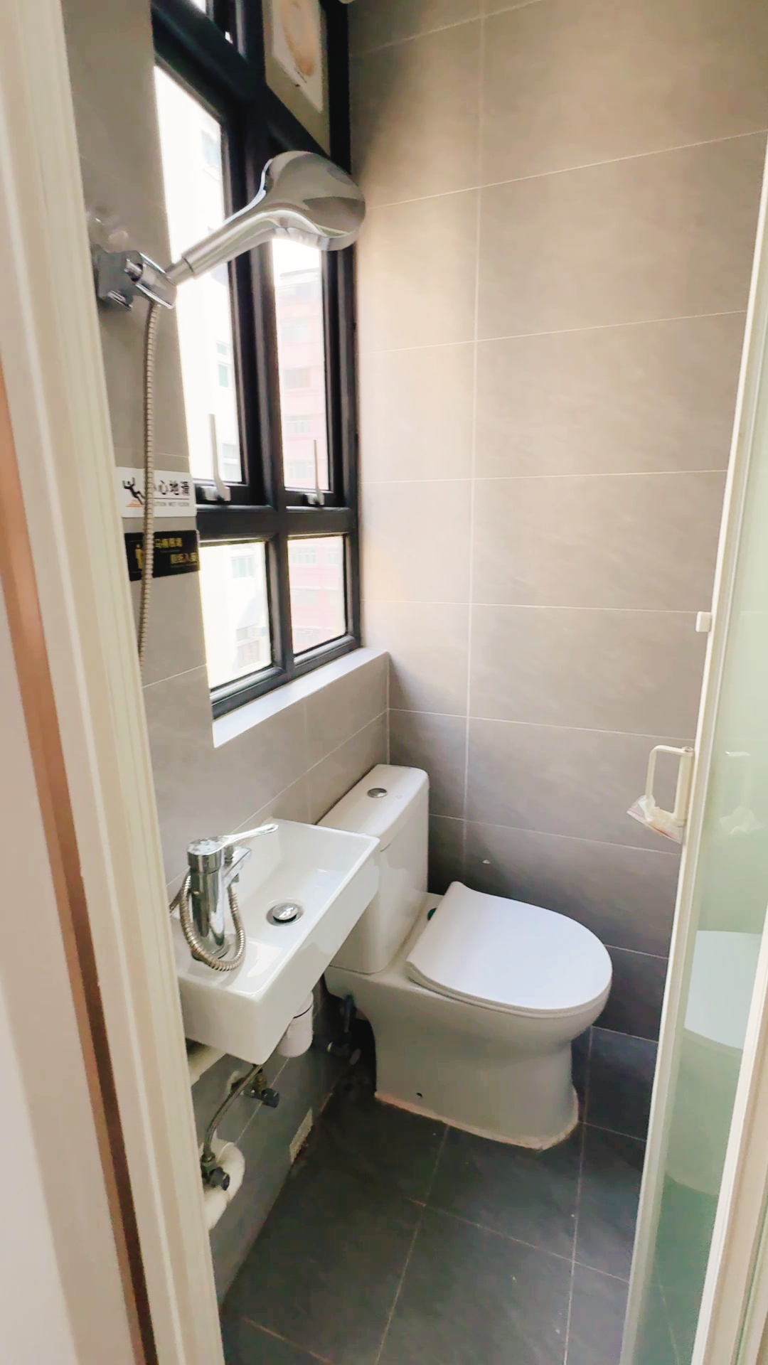 尖沙咀柯士甸道132-134号太极大楼7号房独卫单间-近地铁理工步行可达有书柜超大空间图7