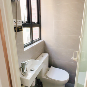 尖沙咀柯士甸道132-134号太极大楼7号房独卫单间-近地铁理工步行可达有书柜超大空间