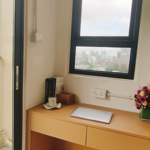 尖沙咀柯士甸道132-134号太极大楼10楼/11楼独卫单间带阳台-近地铁理工步行可达，超美窗景