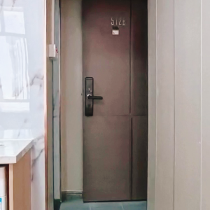 尖沙咀65号512B带窗独卫单间-理工步行五分，尖沙咀地铁站步行6分，都会大学巴士通勤15分