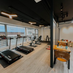 旺角零距府邸标准单人套间，都会港铁15分，城大港铁15分，浸会20分即达，电梯公寓有安保