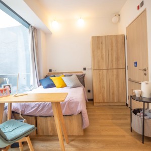 旺角零距府邸特级套间，都会港铁15分，城大港铁15分，浸会20分即达，电梯公寓带大阳台