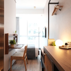 中环皇后大道酒店式公寓高级大床间，一站式酒店服务，港大通勤只要12分，上环站步行4分钟，每天的住宿都是一种享受