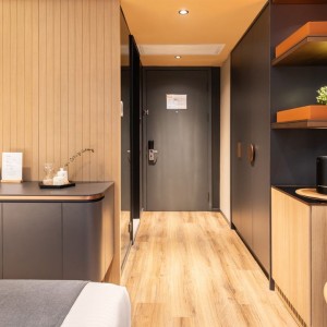 尖沙咀宝勒巷酒店式公寓高级房，配双人床超大20平米空间，理工巴士7分即达，纯步行10分钟