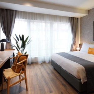 尖沙咀宝勒巷酒店式公寓行政双人房，单人床×2配25平米超大空间，理工巴士7分即达，纯步行10分钟.都会20分可达