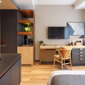 尖沙咀宝勒巷酒店式公寓行政双人房，单人床×2配25平米超大空间，理工巴士7分即达，纯步行10分钟.都会20分可达