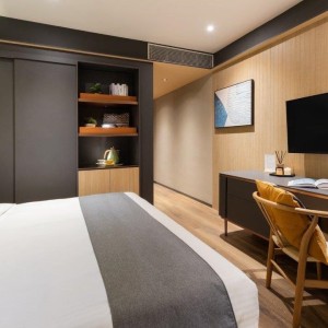 尖沙咀宝勒巷酒店式公寓尊享大床房，尊贵28平米超大空间，理工巴士7分即达，纯步行10分钟.都会20分可达