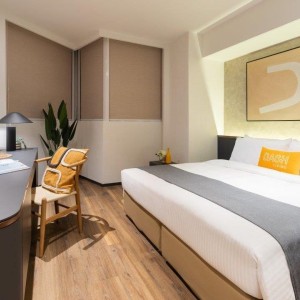 尖沙咀宝勒巷酒店式公寓尊享大床房，尊贵28平米超大空间，理工巴士7分即达，纯步行10分钟.都会20分可达