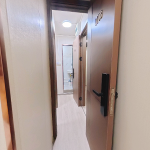 尖沙咀75号理工天花板级studio110B室-理工步行只要450米！都会大学巴士通勤15分，尖沙咀地铁步行500米即达，楼下就是巴士站