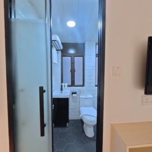 尖沙咀加拿芬道酒店式公寓studio-理工步行10分，乘巴士只要6分，浸会城大都会只要20分。尖沙咀站200米，尖东站400米