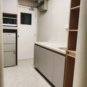中环街市旁铁行里独栋学生公寓单人间3C房-港铁三站直达港大，加步行15分钟内到，紧邻商圈上班族也适合