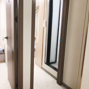 中环街市旁铁行里独栋学生公寓单人间5B房-港铁三站直达港大，加步行15分钟内到，紧邻商圈上班族也适合