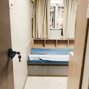 中环街市旁铁行里独栋学生公寓单人间5B房-港铁三站直达港大，加步行15分钟内到，紧邻商圈上班族也适合