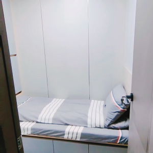 中环街市旁铁行里独栋学生公寓单人间4C房-港铁三站直达港大，紧邻商圈上班族也适合