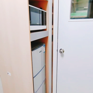 中环街市旁铁行里独栋学生公寓单人间4C房-港铁三站直达港大，紧邻商圈上班族也适合