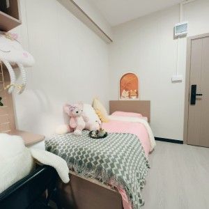 港岛金钟秀华坊港大studio单人B房户型方正-超全配套带食堂，三分钟到金钟，港大全程18分钟理工全程20多分钟，交通超便利