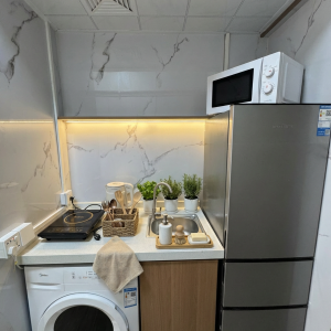 港岛金钟秀华坊港大studio单人B房户型方正-超全配套带食堂，三分钟到金钟，港大全程18分钟理工全程20多分钟，交通超便利