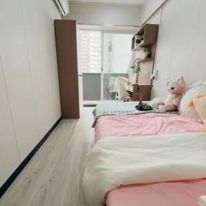 港岛金钟秀华坊港大studio特大阳台房D+-超全配套带食堂三分钟到金钟，港大全程18分钟理工全程20多分钟，交通超便利