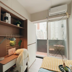 港岛金钟秀华坊港大studio特色阳台房D房-超全配套带食堂，三分钟到金钟，港大全程18分钟理工全程20多分钟，交通超便利