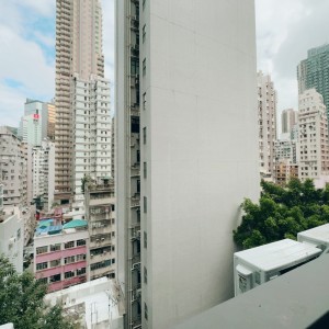 港岛金钟秀华坊港大studio特色阳台房D房-超全配套带食堂，三分钟到金钟，港大全程18分钟理工全程20多分钟，交通超便利