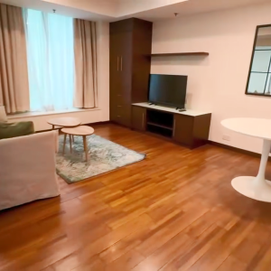 上环皇后大道整租公寓一室一厅1号房，卫浴干湿分离，客厅卧室超大，上环地铁站5分可短租