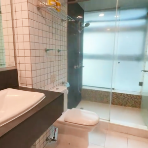 上环皇后大道整租公寓一室一厅1号房，卫浴干湿分离，客厅卧室超大，上环地铁站5分可短租