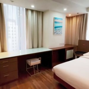 上环皇后大道整租公寓一室一厅3号房，卫浴干湿分离，客厅卧室超大，上环地铁站5分可短租