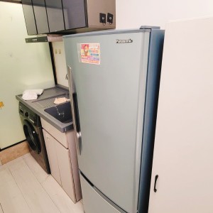 湾仔金禧大廈4楼F室B房studio-湾仔核心区超大studio，有窗卫生间干湿分离，步行5分+巴士18分即可抵达港大