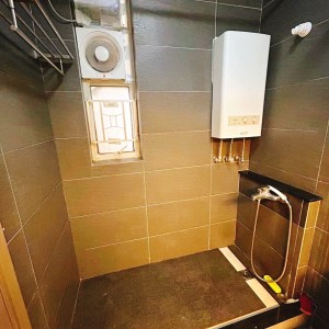 坚尼地城学士台五房独卫单间E房-限男生，港大步行仅需8分！距港铁港大站仅350米，港大学子首选