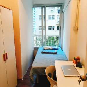 西营盘第一大厦五房单间B房-限男生，港大巴士10分钟即达，门口就有小巴