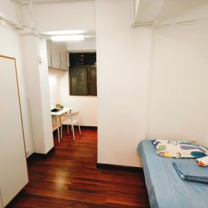西营盘第一大厦五独卫单间C房-限男生，港大巴士10分钟即达，门口就有小巴