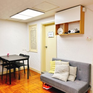深水埗长沙大厦六房单间B房-限男生，城大通勤19分钟，浸会通勤23分钟，价格超美丽近地铁