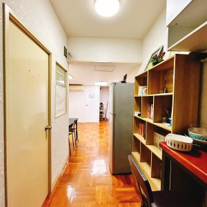 深水埗长沙大厦六房单间B房-限男生，城大通勤19分钟，浸会通勤23分钟，价格超美丽近地铁
