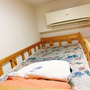 深水埗长沙大厦六房单间D房-限男生，城大通勤19分钟，浸会通勤23分钟，价格超美丽近地铁