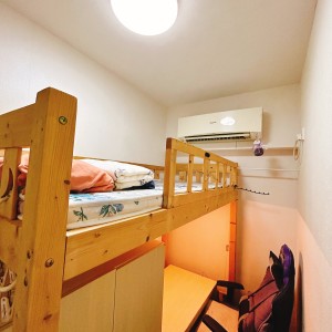 深水埗长沙大厦六房单间D房-限男生，城大通勤19分钟，浸会通勤23分钟，价格超美丽近地铁