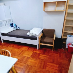 深水埗长沙大厦六房单间E房-限男生，城大通勤19分钟，浸会通勤23分钟，价格超美丽近地铁