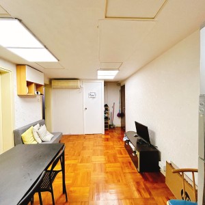 深水埗长沙大厦六房单间E房-限男生，城大通勤19分钟，浸会通勤23分钟，价格超美丽近地铁