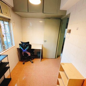 石硤尾明华大厦单间C房-限男生，城大都会通勤18分，也可步行抵达城大，附近双地铁，出行好方便