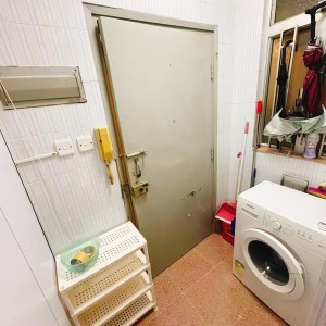 石硤尾明华大厦单间C房-限男生，城大都会通勤18分，也可步行抵达城大，附近双地铁，出行好方便
