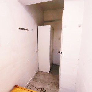 深水埗长乐大厦C室单间C房-限男生，城大通勤20分钟，浸会23分即达，深水埗地铁步行1分
