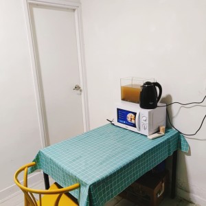 深水埗长乐大厦C室单间C房-限男生，城大通勤20分钟，浸会23分即达，深水埗地铁步行1分