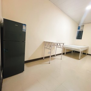 深水埗长乐大厦I室单间B房-限男生，城大通勤20分钟，浸会23分即达，深水埗地铁步行1分