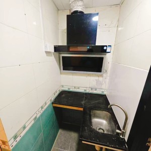 深水埗长乐大厦I室单间B房-限男生，城大通勤20分钟，浸会23分即达，深水埗地铁步行1分