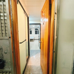 深水埗长乐大厦I室单间B房-限男生，城大通勤20分钟，浸会23分即达，深水埗地铁步行1分
