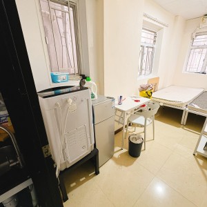 深水埗长乐大厦I室单间C房-限男生，城大通勤20分钟，浸会23分即达，深水埗地铁步行1分