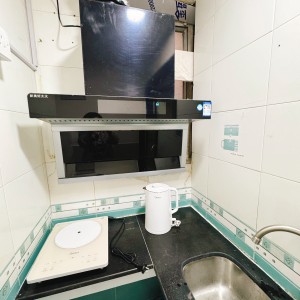 深水埗长乐大厦I室单间C房-限男生，城大通勤20分钟，浸会23分即达，深水埗地铁步行1分