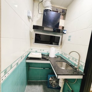 深水埗长乐大厦I室单间C房-限男生，城大通勤20分钟，浸会23分即达，深水埗地铁步行1分